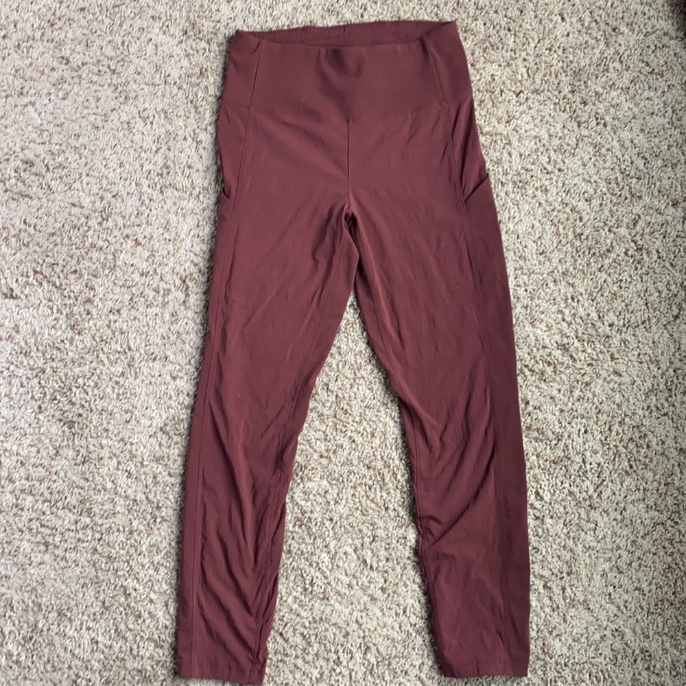 Athleta Trekkie hybrid crop tight